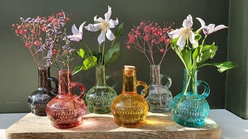 Gekleurd glazen flesje, vaasje, Lille Fuchsia / stuk h.10 Ø7cm