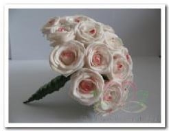 Bruidsboeket Foamrozen RoomWit -RoseRood hartEV61 