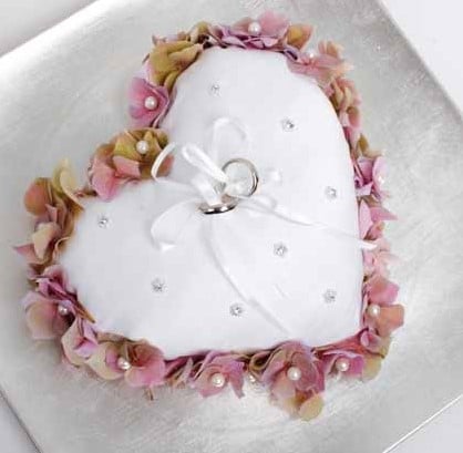 [A-008503] Kussen Wit Trouwringkussen 20 cm Hart Diamantjes