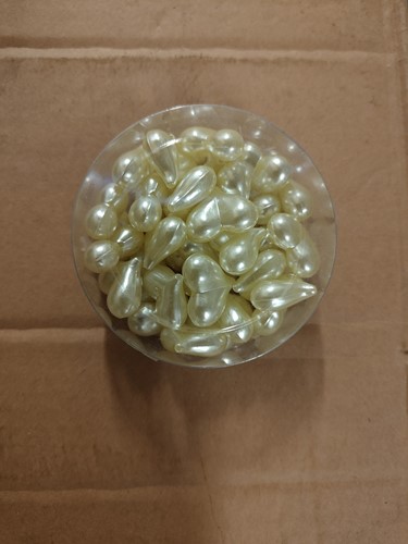 Hartjes 2, 3 cm. 36 stuks. Doosje Pearl 3D Strooi Hartjes