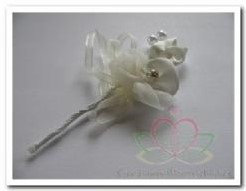 Satijnbloemen corsage -strass en parels CHAMP /2st Satijnbloemen c