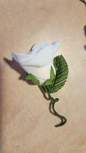 Corsage Simply Wit en blaadje Maatwerk corsage