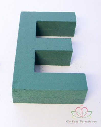 Letter E van Steekschuim oase voor verse bloemen 30 x 20 cm