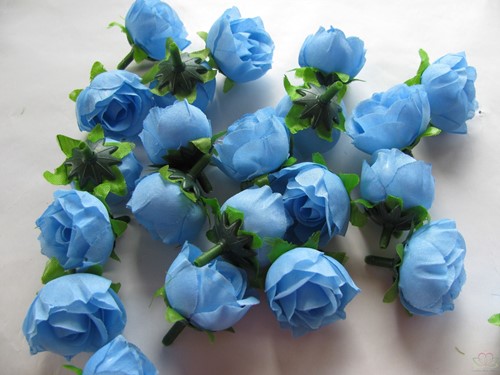 Roosjes 3 cm. zijde Lichtblauw corsage of zeep +/- 20 stuks Roos zijdebloem