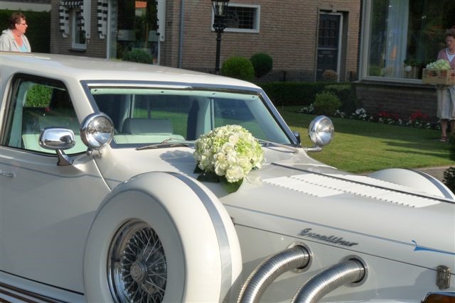 Foto&apos;s van Klanten - Bloemstukken voor op de auto