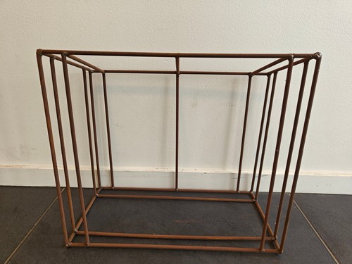 Frame zwaar roest ijzer Stalletje van E 19.79 voor E 7.99 op = op  onbehandeld zo van de smid 20*31*36 is het vloeroppervlak, de hoogte is 40 cm