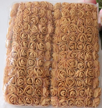 Actie Mini foamrose met tule Camel BULK pak 144 st 2 cm. van E 13.19 voor E 7.99