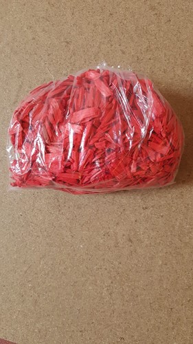 Actie Houtsnippers rood +/- 200 gr Gekleurde houtsnippertjes