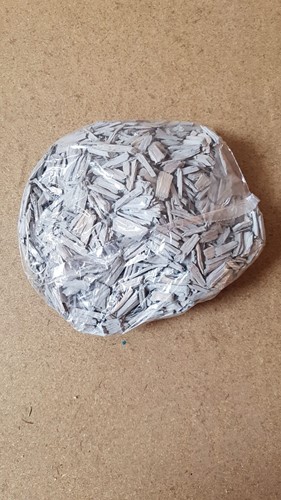 Actie Houtsnippers whitewash +/- 200 gr Gekleurde houtsnippertjes