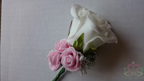 Corsage Roos Besuikerd wit+Softroze CEM143 Maatwerk corsage