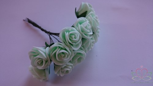 Mini foam roos 2, 5 cm. MintGroen bundel +/- 12st bundel Mini foam roos