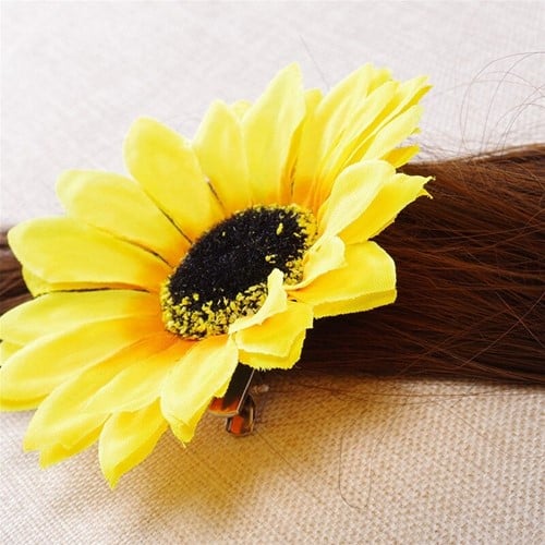 Corsage Zonnebloem met clip +/- 10 cm Corsage Zonnebloem Clip