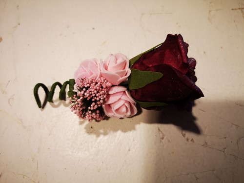 Corsage Roos Burgundy roze roze CEM39 Corsage Roos