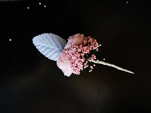 Corsage Simply Softroze en Wit blaadje Maatwerk corsage