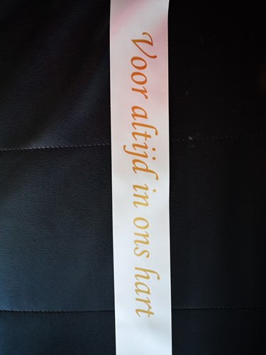  Off White/ Ivory Lint 45 mm met goud opdruk 50 cm. Bedrukt Lint 45mm