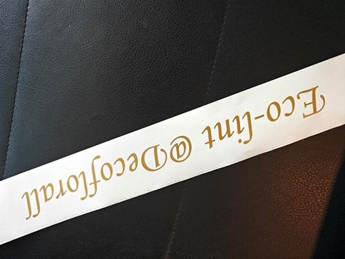 Ecolint Bedrukt WIT Kraftpapierlint 70 mm Goud opdruk +/-80cm. Milieuvriendelijk (rouw)lint