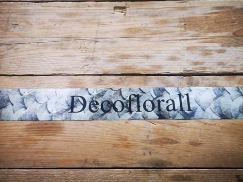Bedrukt lint Greenleaf 70mm 80 cm Zwart opdruk Eucalypthus Dubbelsatijn, dubbel leaf