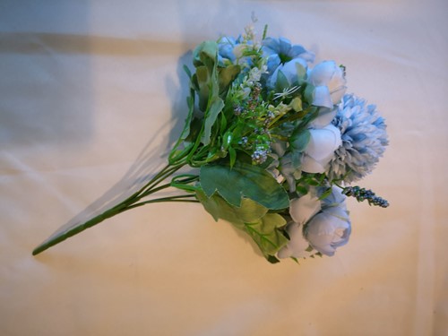 Gemengd boeketje Lichtblauw voor bv bruidsboeket of corsages corsage boeketvuller hortensia pioen pom pom