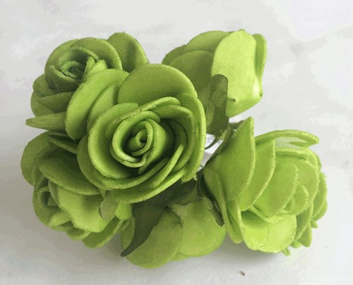 foam roos MIDI 3 cm. Groen / doos 84 doosjes hebben wat waterschade iets roest aan steeltje, van E 14.99 voor E 9.99