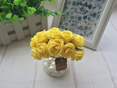 Mini foam roos 2, 5 cm. Geel BUNDEL +/- 12st Mini foam roos