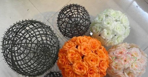 Plastic ball-frame voor Pomander 15 cm. Groot Roos zijdebloem