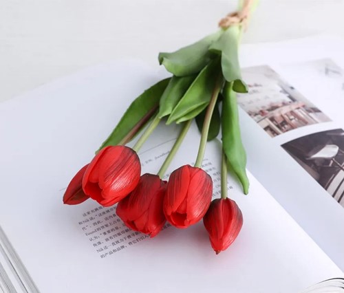Actie Tulp Tulpen bundel, Luxe Siliconen Real Touch Tulpen kleur Red Rood / Bundel +/-5st Zijde Tulpen Real Touch Latex, siliconen