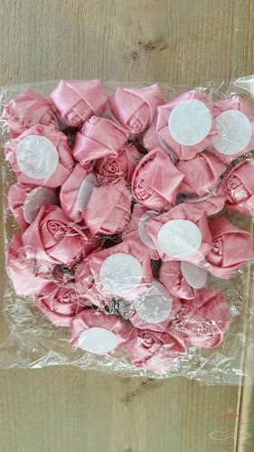 Satijnroos broche bruidsboeket 3, 5-4cm. +/-10 stuks. OUDroze- B foam roos