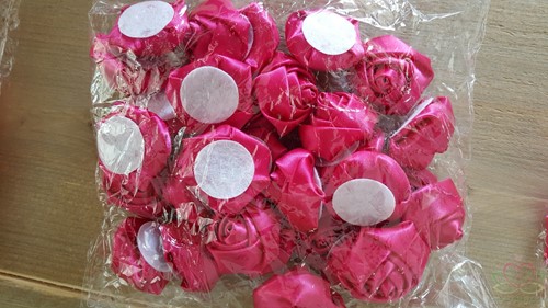Satijnroos broche bruidsboeket 3, 5-4cm. +/-10 stuks. Azalea D foam roos