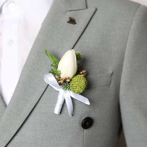  Luxe Corsage, corsage Real touch Foam Witte Tulp met groen en blad Schitterende kwaliteit Boutonnière op pinclip met speld