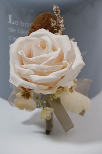 Luxe Corsage, corsage van zijderoos Vintage Champagne Caffee passend bij 024587 Schitterende kwaliteit Boutonnière op pinclip met speld