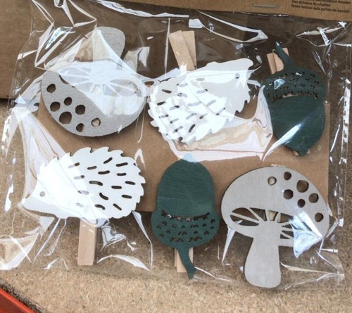 Houten Egels, Paddenstoel en Eikels op clip 6 st Houten figuurtjes +/- 16cm