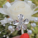 Luxe Bruidegomcorsage Ivory Satijnroos met Broche en parels Heren corsage kant en klaar