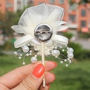 Luxe Bruidegomcorsage Ivory Satijnroos met Broche en parels Heren corsage kant en klaar