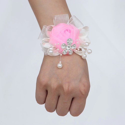 Luxe Polscorsage Roze Satijnroos met Broche en parels kant en klaar