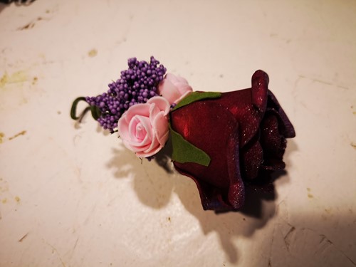 Corsage Roos Burgundy roze lila CEM37 Maatwerk