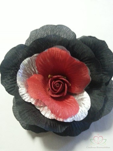 Polscorsage Angela Roos-Zwart-Rood Classic klaar