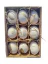 Verpakking van 9 witte decoratieve eieren met gouden veerprint en raffia stro.webp