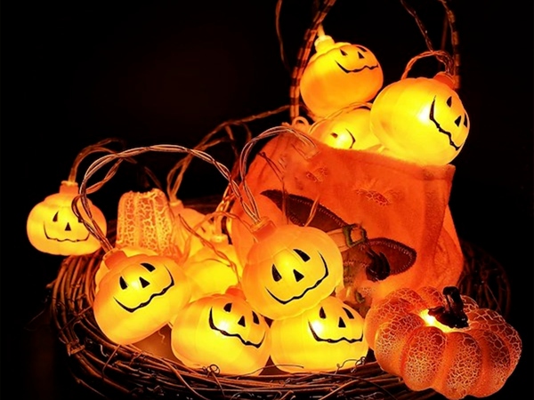 Halloween LED Slinger Pompoentjes 4.5*5cm  Lichtketting 2 Meter 10 Lampjes