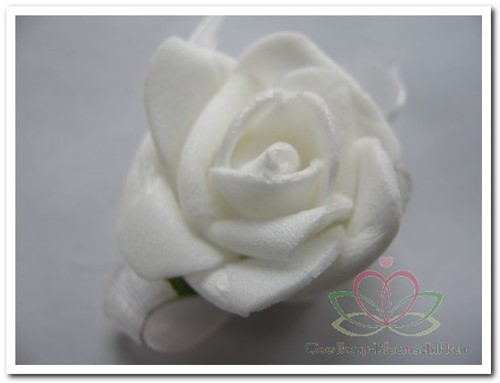 Mini foam roos 2 cm Wit zelfklevend / pak voor corsages en rosebears