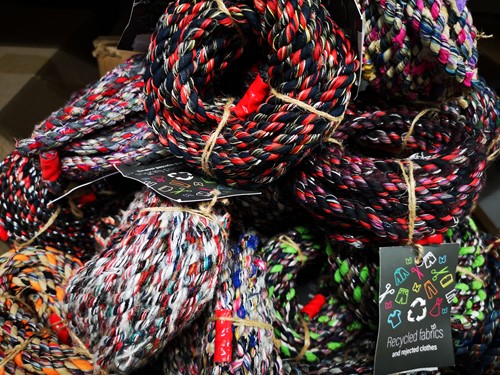 TOUW recycle fabrics rope 5 mtr dia 5-10 mm decoratief touw van gerecyclede kleding