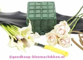 Autocorso standaard vierkant 11*11*8 cm oase voor verse bloemen auto zuignap