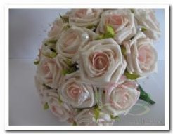 Bruidsboeket foamrozen Creamrose met parelsEV57 