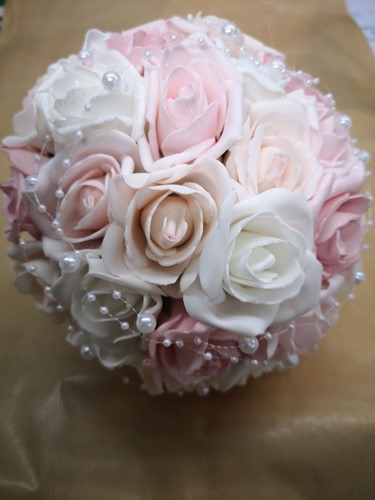 Bruidsboeket foamrozen Wit Pink+ Cremeroze +parelkett ALICE 