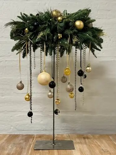 Frame Bloemstukhouder Hoge Standaard met plaat 20*10*70cm hoog. Hoogste variant zo van de smid leuk om een hoog bloemstuk te maken