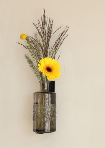 Haak met magneetjes voor fles aan wand Wall hanger w. 2 magnets for bottle