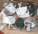 Houten Egels, Paddenstoel en Eikels op clip 6 st Houten figuurtjes ca. 16cm