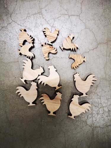 Houten kippen, houten haantjes 12 stuks 