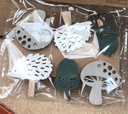 Houten Egels Paddenstoel en Eikels op clip 16 cm 6 stuks