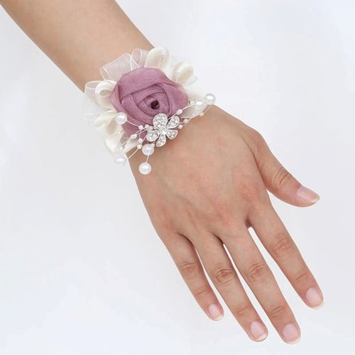 Luxe Polscorsage Mauve Satijnroos met broche en parels kant en klaar