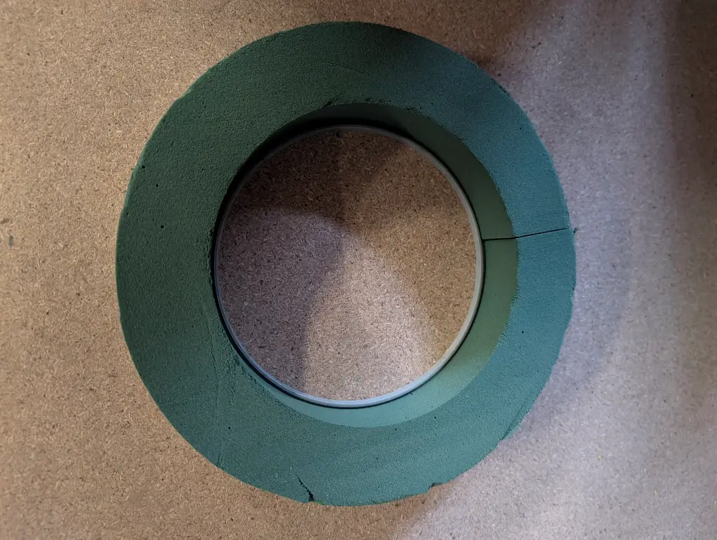 Steekschuim Krans oase voor verse bloemen 20 cm stuk